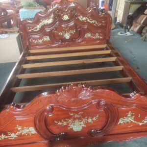 Thanh lý giường gỗ gõ đỏ 1m6 giá rẻ 3 Thanh lý giường gỗ gõ đỏ 1m6x2m giá rẻ tại TPGHCM