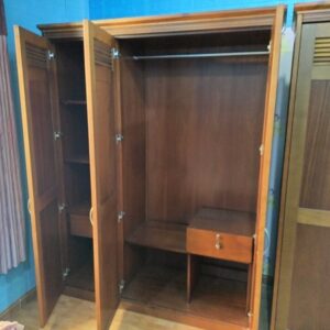 Thanh lý tủ quấn áo cũ 3 cánh 3 Tủ quần áo cũ 3 cánh gỗ xoan đào giá rẻ