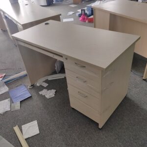 Thanh lý bàn làm việc có học tủ giá rẻ