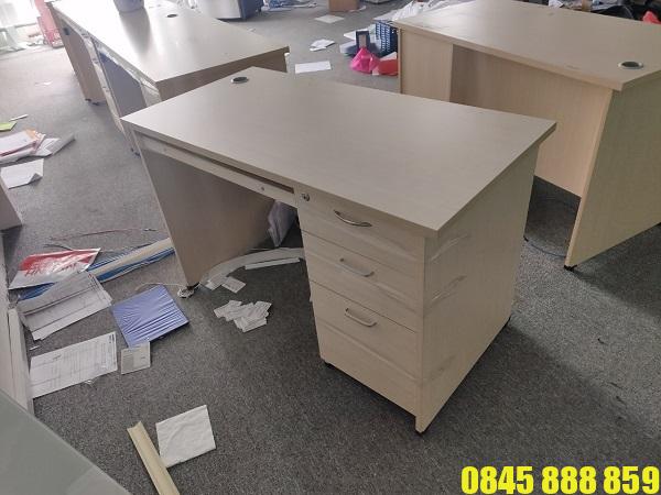 Thanh lý bàn làm việc có học tủ 2 Thanh lý bàn làm việc có học tủ giá rẻ