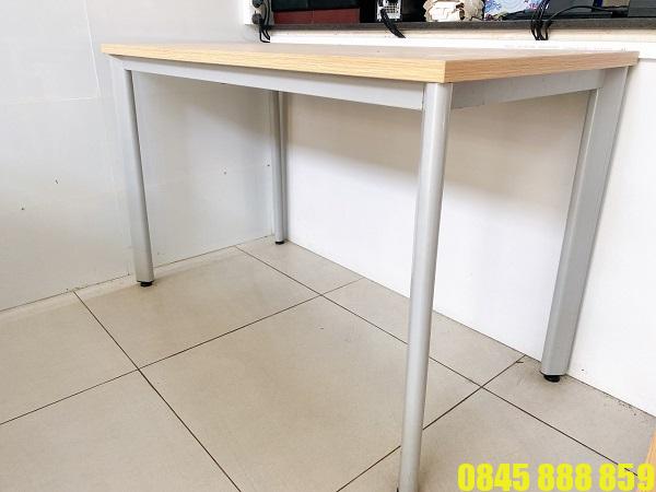 Bàn làm việc 1m2 thanh lý giá rẻ, bền đẹp, tiết kiệm 2 Thanh lý bàn làm việc 1m2 chân sắt