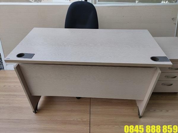 Bàn Văn Phòng Cũ 1m2, Giá Rẻ, Tiết Kiệm 2 Thanh lý bàn làm việc cũ 1m2 giá rẻ, đẹp như mới
