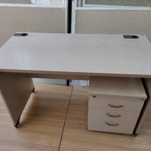Bàn văn phòng cũ 1m2 Hòa Phát giá rẻ