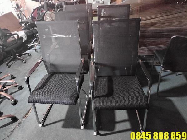 Thanh lý ghế phòng họp chân quỳ giá rẻ 2 Thanh lý ghế phòng họp chân quỳ lưới giá rẻ