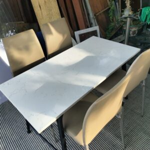Thanh lý bộ bàn ăn 4 ghế bàn mặt đá