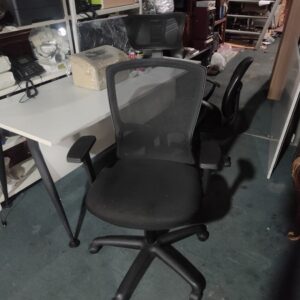 Thanh lý ghế xoay văn phòng có đầu tựa giá rẻ 3 Chế xoay văn phòng có đầu tựa thanh lý giá rẻ