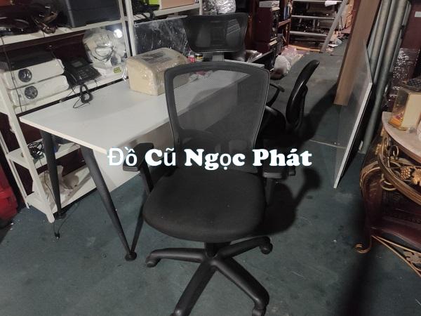 Thanh lý ghế xoay văn phòng có đầu tựa giá rẻ 2 Chế xoay văn phòng có đầu tựa thanh lý giá rẻ