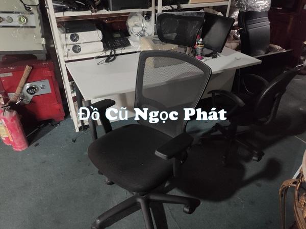Thanh lý ghế xoay văn phòng có đầu tựa giá rẻ 1 Thanh lý ghế xoay văn phòng có đầu tựa giá rẻ tại TPHCM